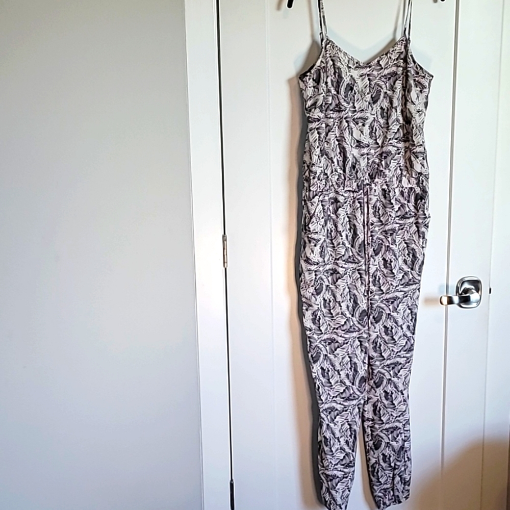 Black and white floral jumpsuit. GAP. 6 Tall.